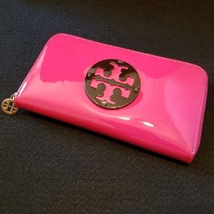 Tory Burch patent leather Zip wallet